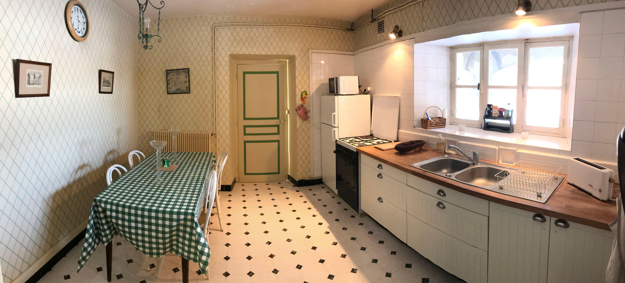 Cuisine équipée gîte Lac des Cordeliers Pierre-Châtel