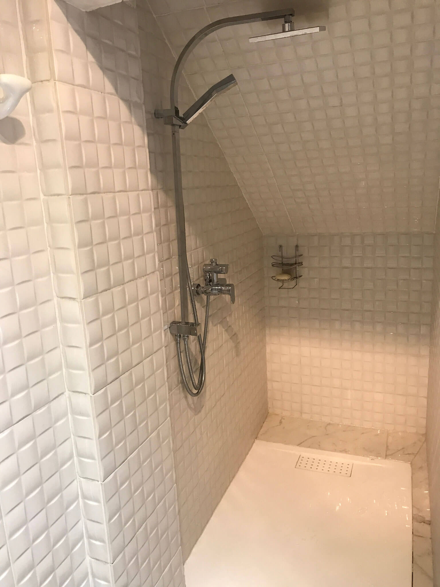 Salle de douche gîte pêcheur Lac des Cordeliers